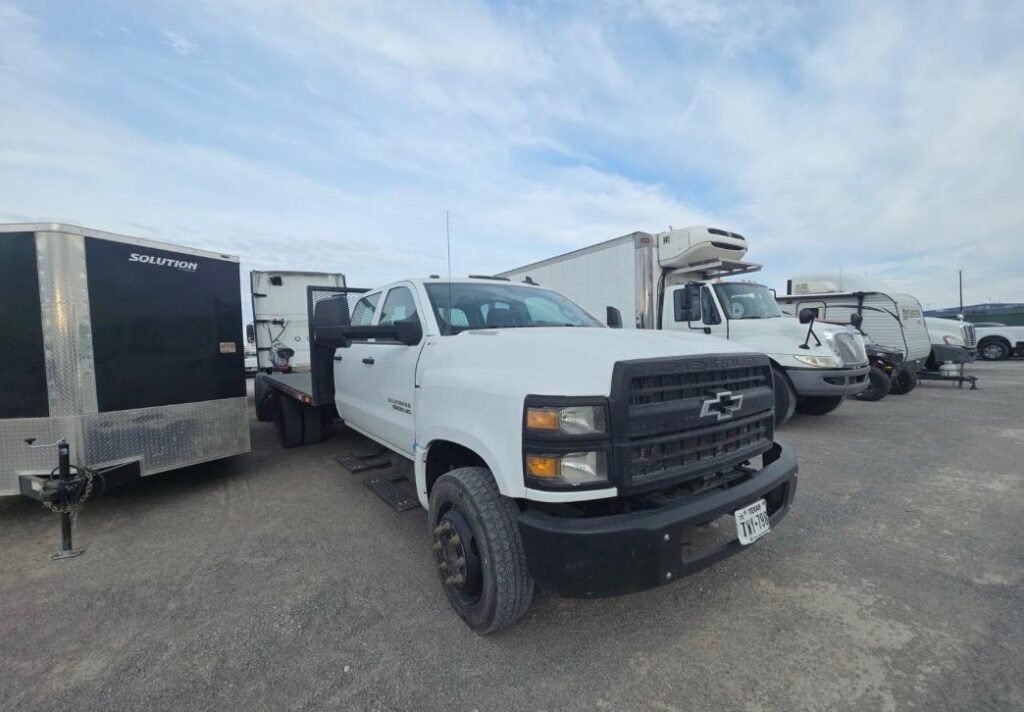 A Buyer’s Field Guide to Specifying, Equipping, and Sourcing a Traffic Control Truck 1 Traffic control truck with mounted safety equipment and organized work-zone storage